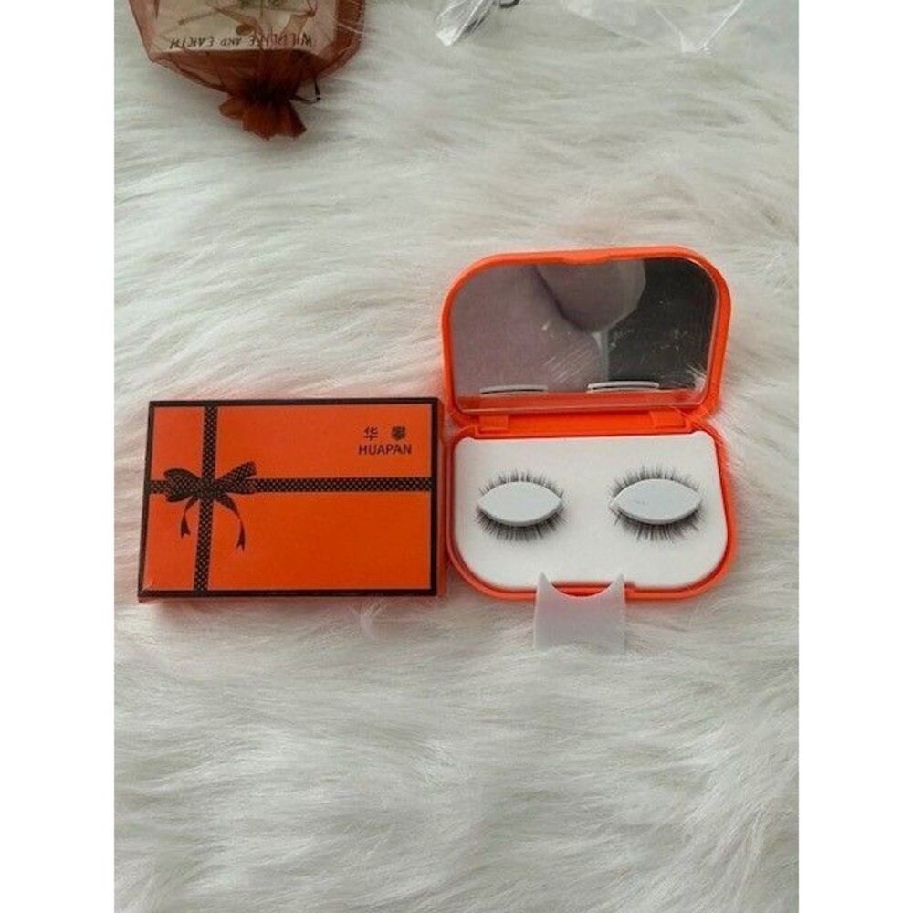 Huapan Magnetic Eyelashes NIB Very natural plastic storage case with mirror